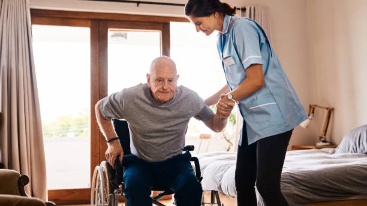 How Your Elderly Parent Can Stay Active In An Assisted Living Facility