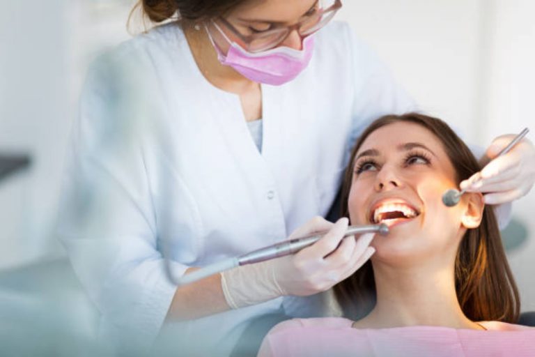 Top 4 Factors To Look At When Choosing A Dentist