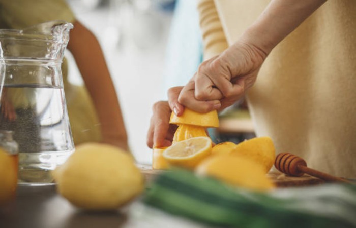 Rajkotupdates.news reports that consuming lemon in the form of juice is equally beneficial as eating it, as it provides an additional source of Vitamin C