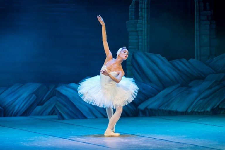 Ballerina Feet: The Art and Science of Dancing on Pointe